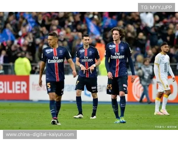 巴黎圣日耳曼定位球战术见效，里尔防线应对不足